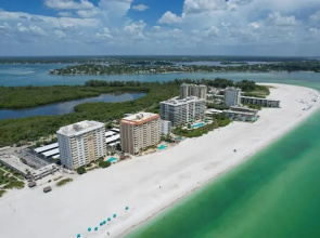 Downtown Sarasota Private Vacation Home - Minutes To Beaches, Beautiful Backyard, And Pet-friendly! 3 Bedroom Home