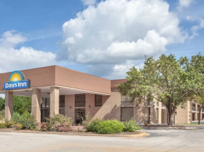 Days Inn Clinton-Presbyterian College