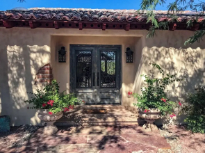 Luxe Tucson Vineyard Home w/ Views & Fire Pit