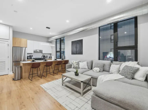 Chic 2BR Apartment in Edgewater Modern Comfort