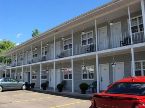 Midtown Motel & Suites