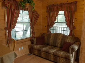 Medina Lake Camping Resort Cabin 3