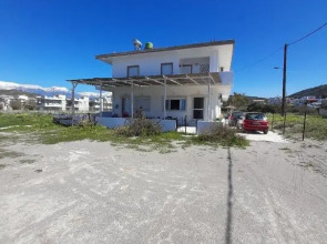 Paximadia - 1 bedroom apt - beach front