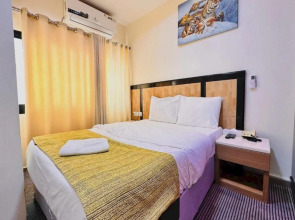 OYO 1118 Sharjah Plaza Hotel