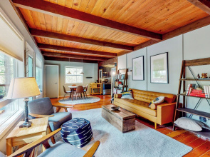 Dog-friendly 3 BR Cabin W & Decks & Bunk Room