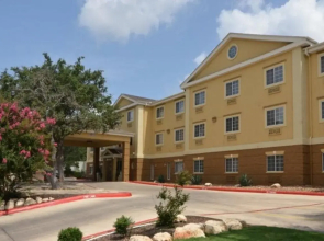 Quality Inn & Suites Airport North - Stone Oak