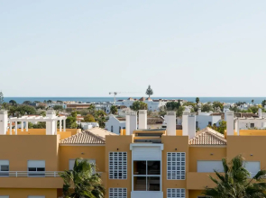 Pool, Wifi, big terrace, Bbq, air con 1200m from the Marginal of Cabanas