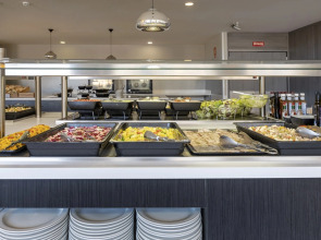 Отель Las Palmeras Affiliated by FERGUS 