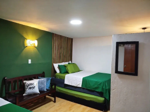 Room-hb5 Family Room With Private Bathro