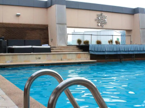 Pacific Regency Hotel Suites