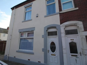 Henthorne Choice - Large Property - Close to Town Centre