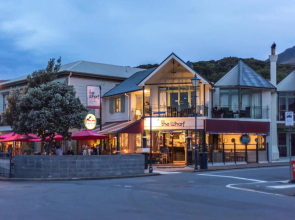 Akaroa Waterfront Apartment