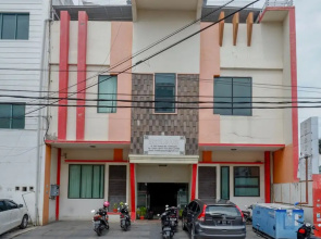 RedDoorz near Monumen Habibi Ainun