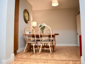 Traditional 4 Bedroom Home in Trendy Ranelagh