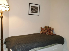 Traditional 3 Bedroom Home With Garden Access