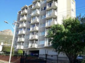 Peaceful 1 Bedroom Apartment in Tamboerskloof