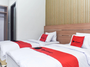 RedDoorz Plus near Malang Town Square