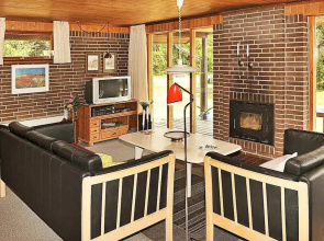 Cozy Holiday Home in Henne near Sea