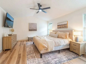 Modern Western Retreat Pet Friendly 4 Bed 2 Bath