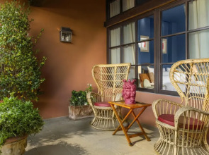 J And J Historic House Hotel