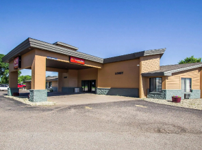 Econo Lodge Inn & Suites