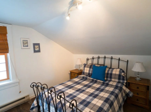 Cape Cod Cottage On River Rouge