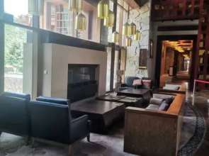 Jiuzhaigou Yunfengli International Outdoor Camp