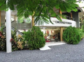 United-21 Emerald Forest Hotel