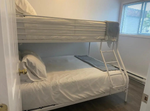 Heart of Downtown Kelowna close to Lake 3 Bedrooms