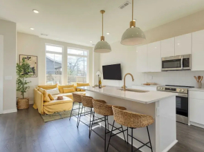 Sleeps 24! 3 Modern 4bdr Townhomes w/ Covered Patios Nashville Group Retreat