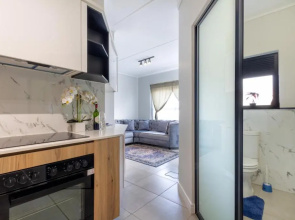 Lovely 1 Modern bedroom in Waterfall City