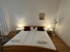 Central 3BR shared Apt. Near Rennweg