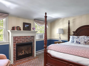 Cape Arundel Inn - Club House
