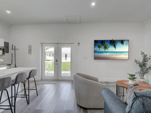 Guest House In a Downtown Bonita Springs Compound