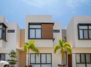 Stunning Family House 5 Min From Beach