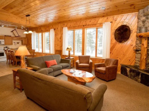 Gunflint Lodge & Outfitters