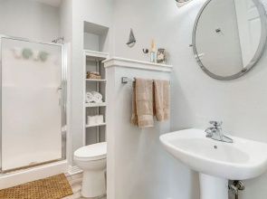 Beach & Pool Access at Lake Travis Family Getaway!