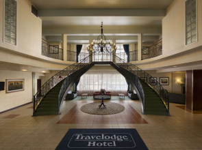 Travelodge by Wyndham Montreal Airport