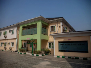 Emmy Hotel And Suites