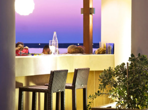 Steris Elegant Beach Hotel