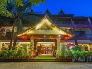 Floral Hotel Roaring Elephant