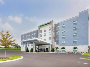 Holiday Inn Express & Suites Tampa Stadium – Airport Area by IHG