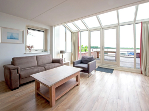 Tidy apartment with dishwasher, close to Amsterdam