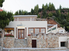 Alonissos Beach Bungalows & Suites Hotel