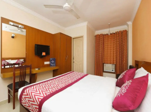The City Manor by OYO Rooms