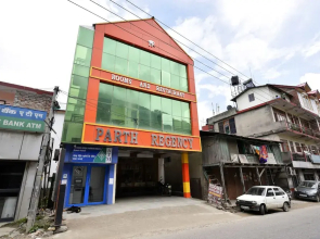 OYO 16868 Home Premium Studios Katrain, Nh3,