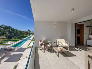 Spectacular Golf Front 3BR Apartment!