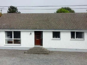 Lovely 3 Bedroom Bungalow Located in Drummore
