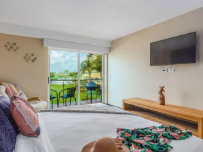 Ocean Front 2BR 2BA w Amazing Beach