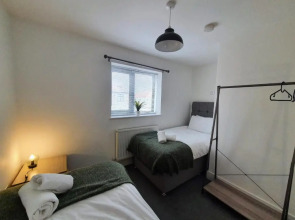 Elm Apartment by Cliftonvalley Apartments